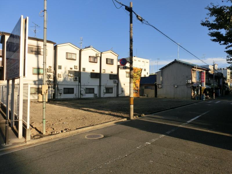 Local photos, including front road. Solar power generation system as standard equipment