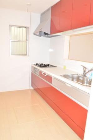 Kitchen. Bright face-to-face kitchen!