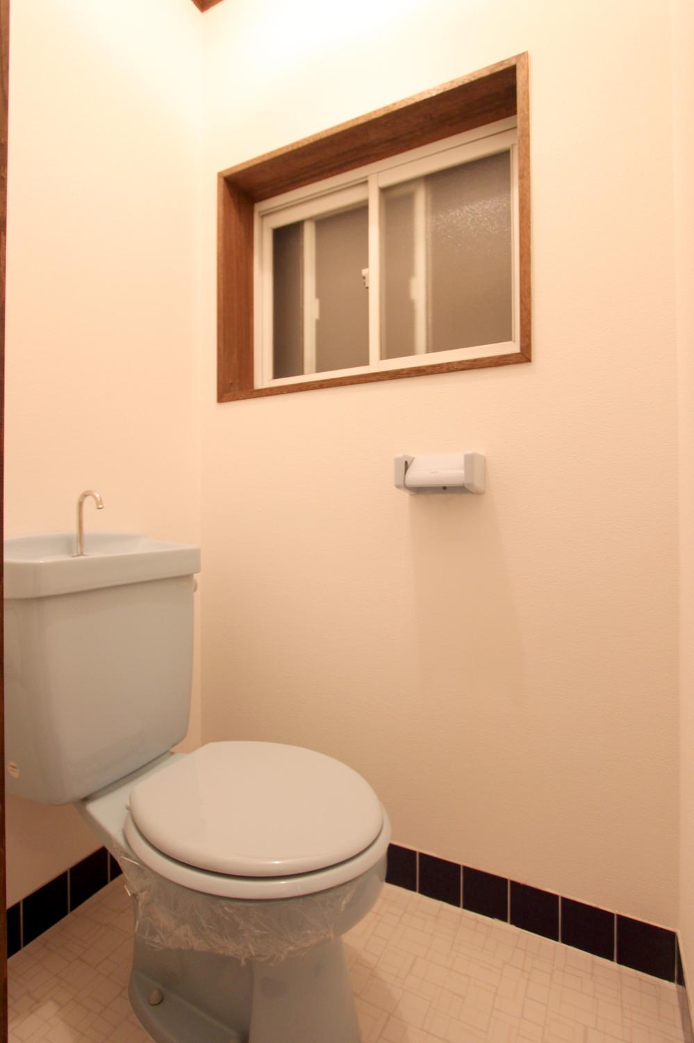 Toilet.  ■ Toilet space