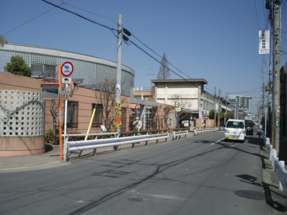 Primary school. Higashi Osaka Municipal Seiwa up to elementary school 639m
