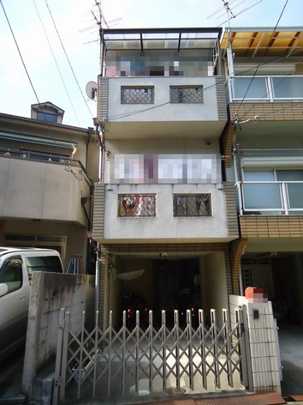 Local appearance photo. The building is the appearance. Shooting from east