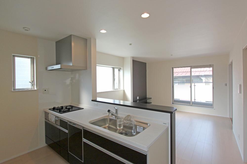 Kitchen.  ■ LDK space