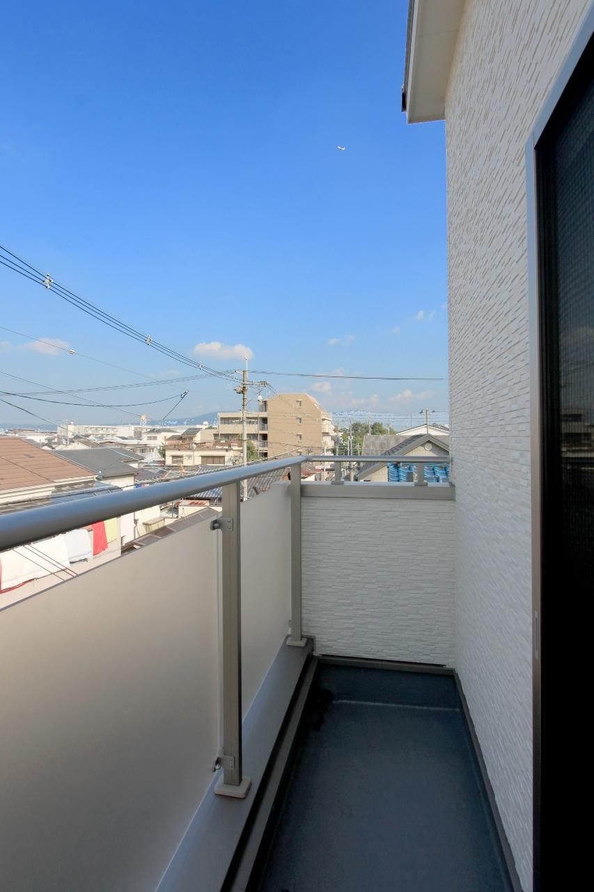 Balcony.  ■ Balcony space