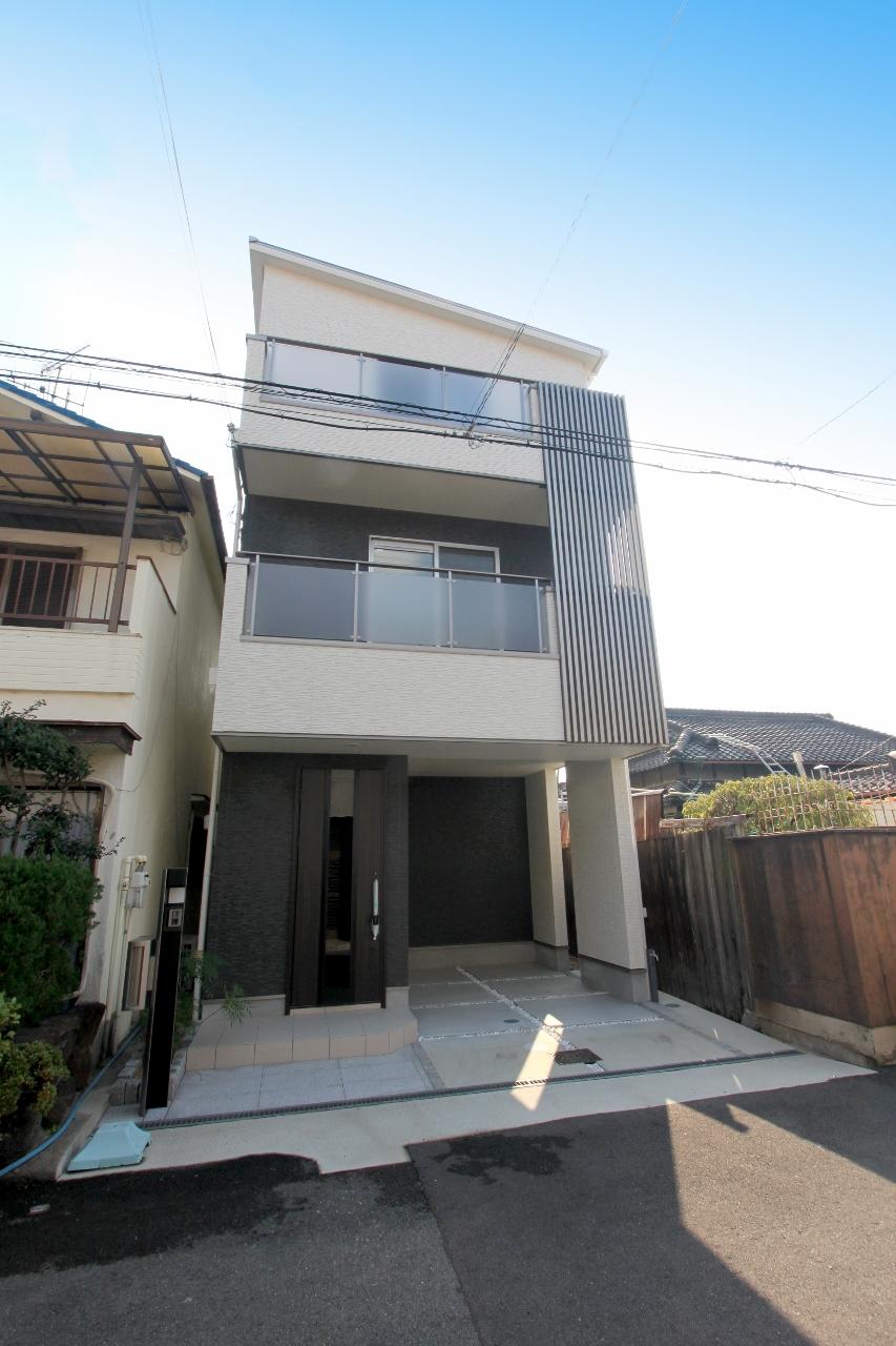 Local appearance photo.  ■ Exterior design