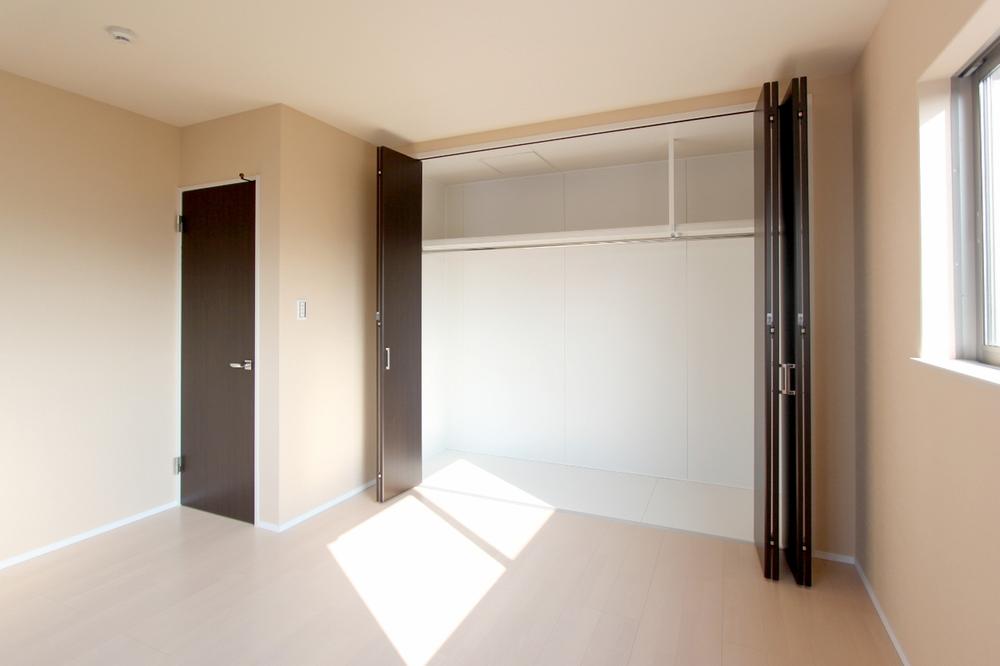 Receipt.  ■ Western-style closet