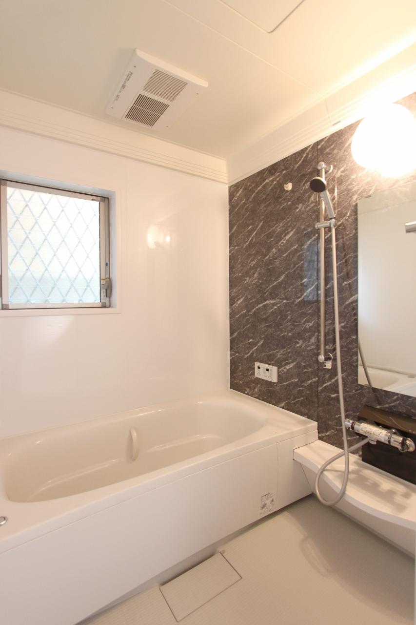 Bathroom.  ■ Bathroom space