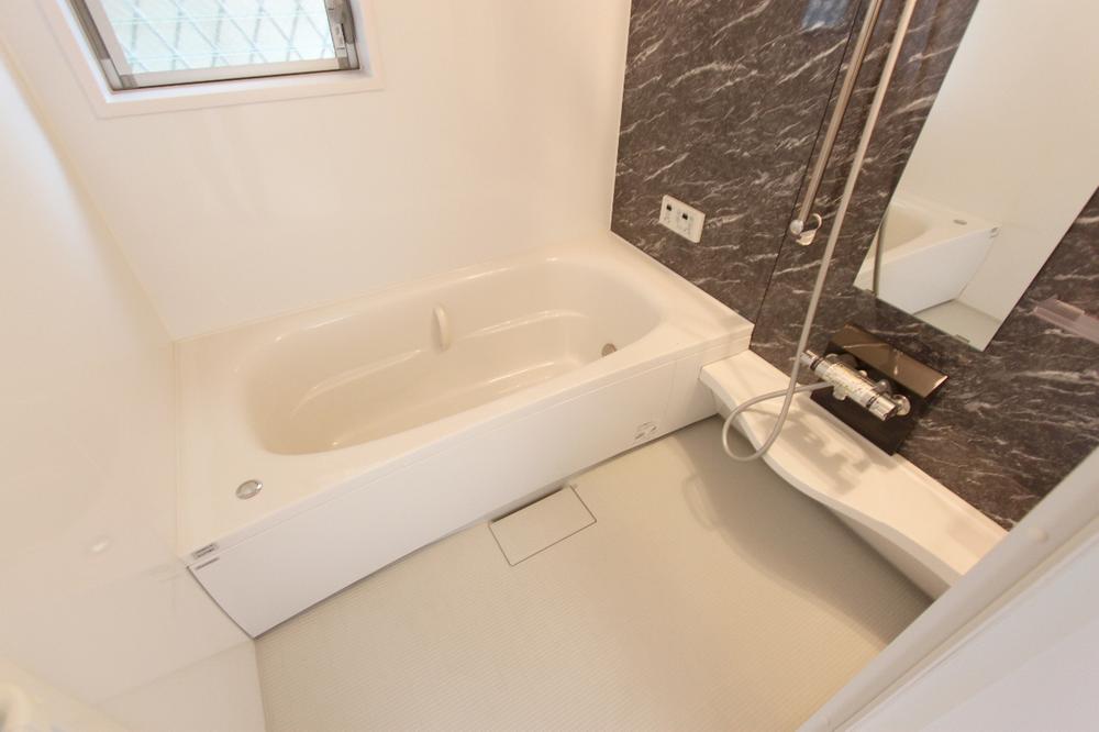 Bathroom.  ■ Bathroom space