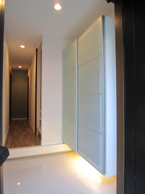 Entrance. Local (September 2013) Shooting