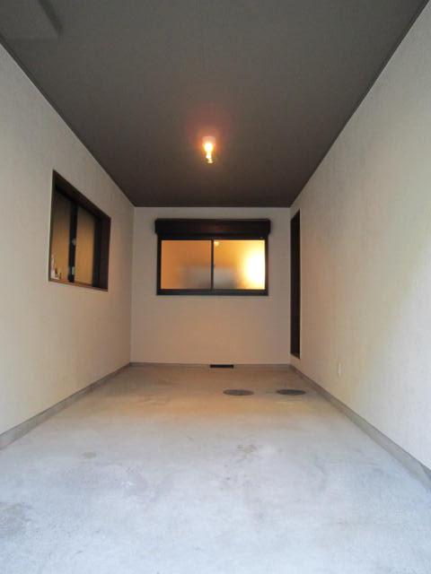 Parking lot. Local (September 2013) Shooting