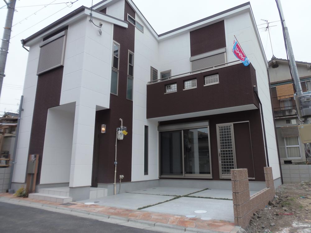 Local photos, including front road. Our same specification example of construction (East TOWN Hon Phase 1)