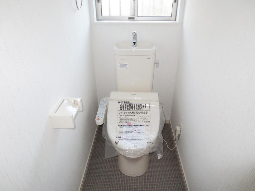 Toilet. Indoor (12 May 2013) Shooting