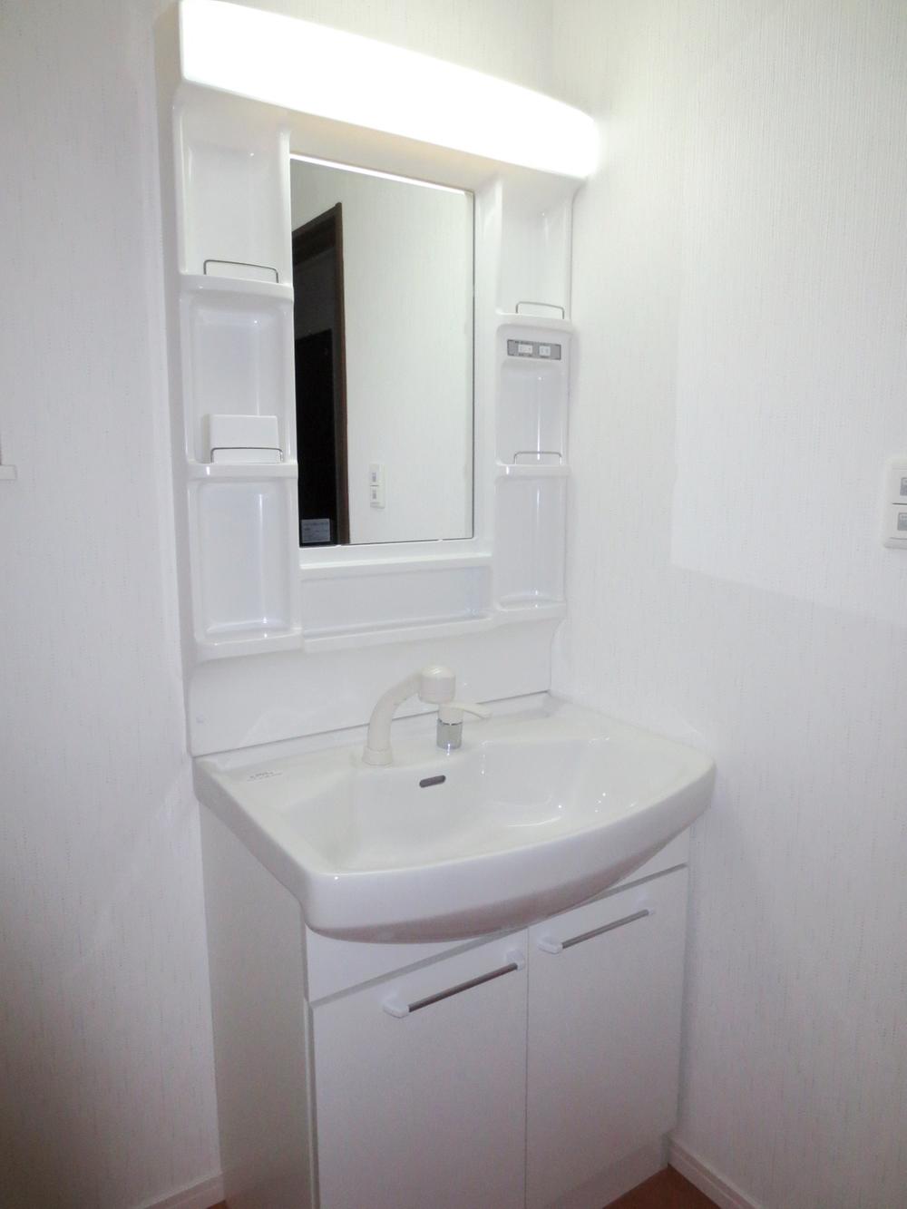 Wash basin, toilet. Indoor (12 May 2013) Shooting