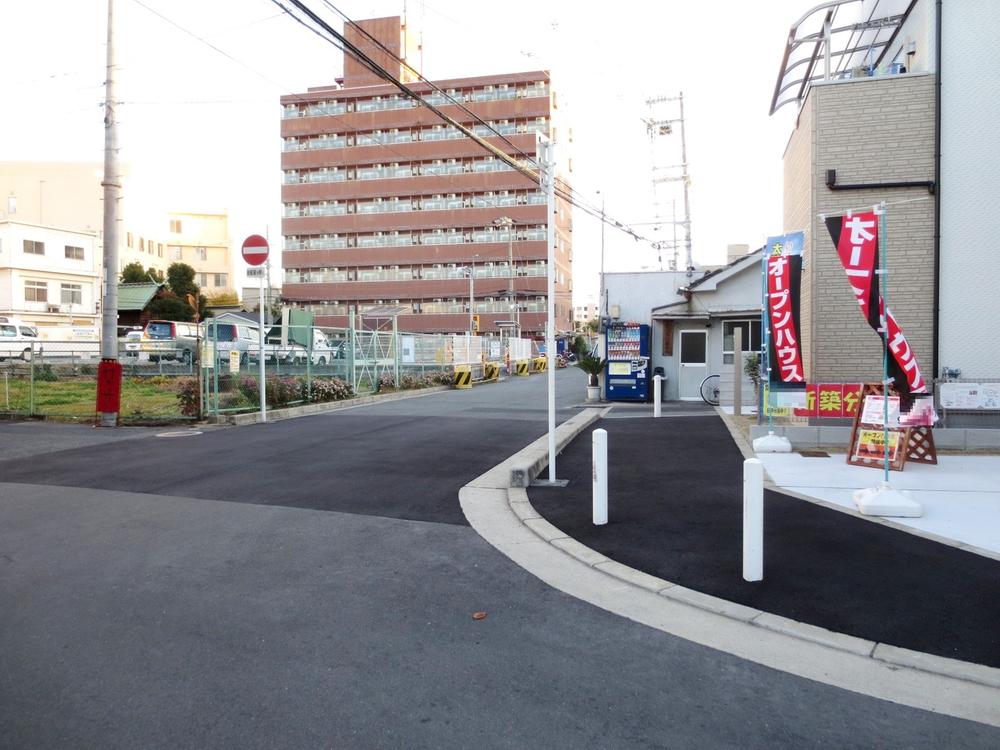 Local photos, including front road. Local (12 May 2013) Shooting