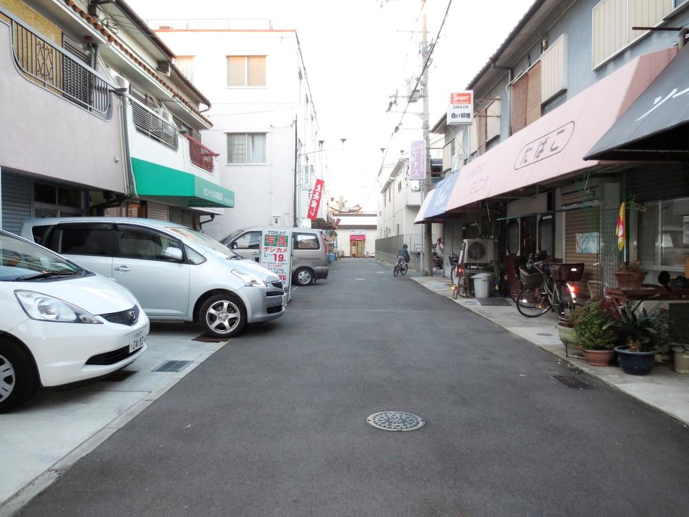 Local photos, including front road. Local (12 May 2013) Shooting