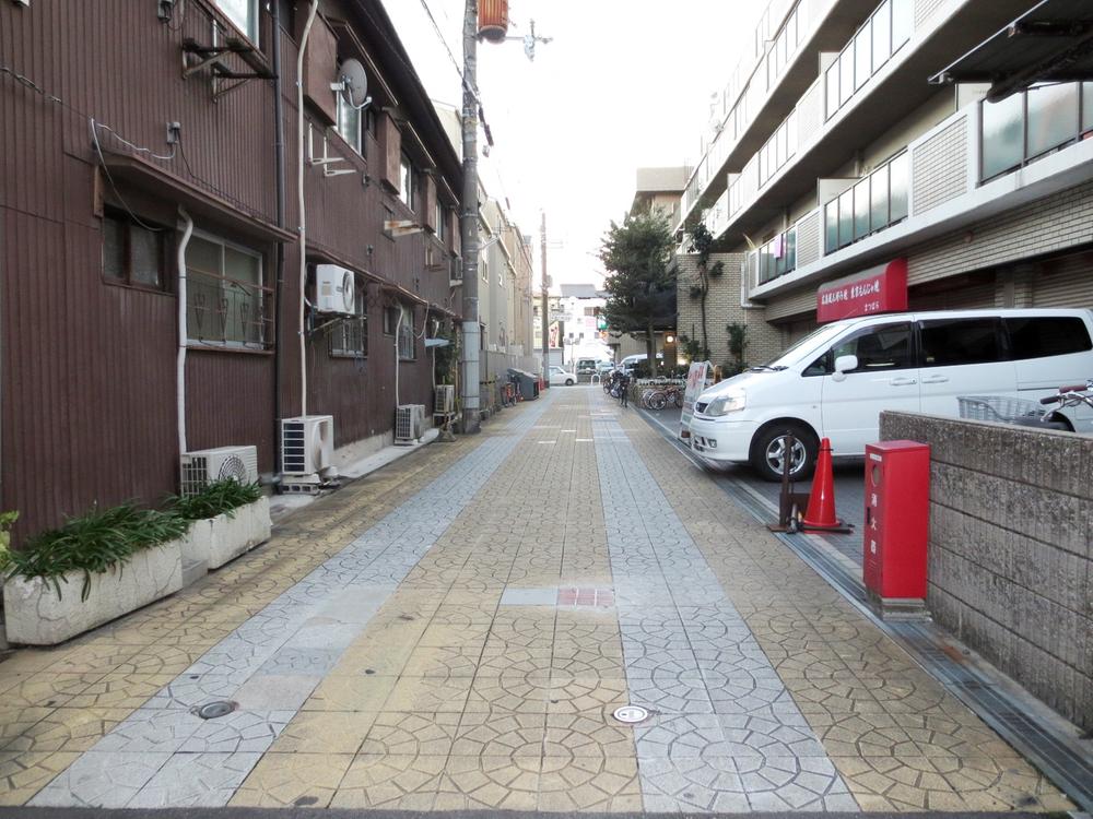 Local photos, including front road. Local (12 May 2013) Shooting