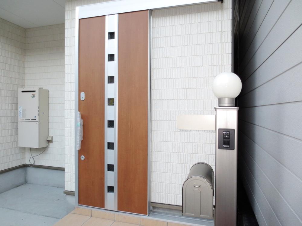 Entrance. Local (12 May 2013) Shooting