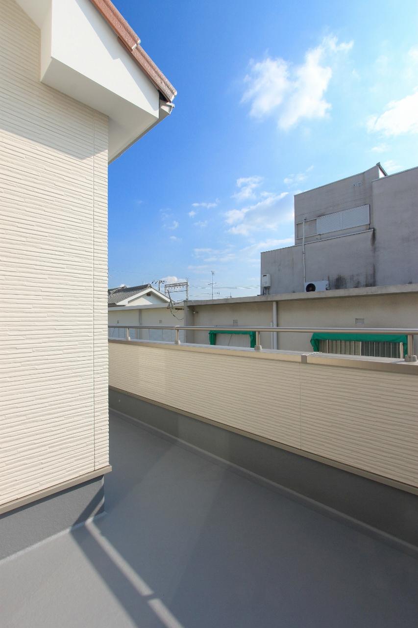 Balcony.  ■ balcony