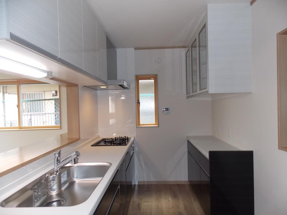 Kitchen. Storage rich system face-to-face kitchen.