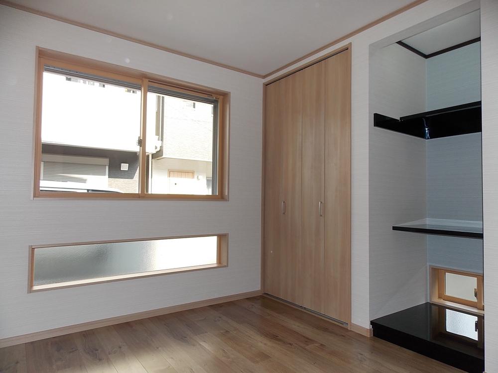 Non-living room. 1 Kaiyoshitsu. Bright one room of a plurality of openings.