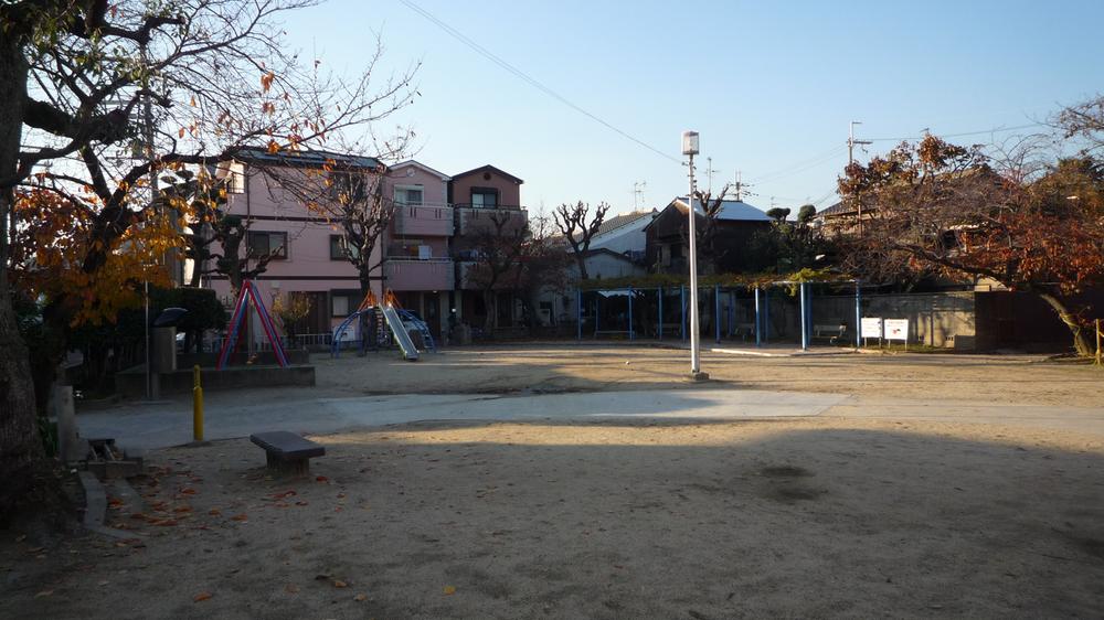 park. 70m to Kashiwada park