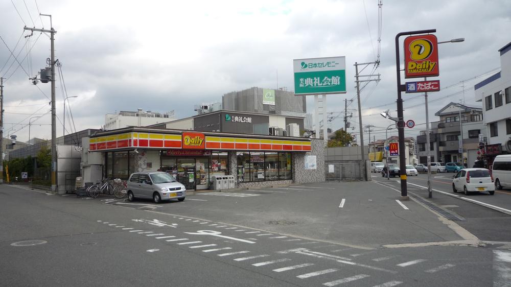 Convenience store. 553m until the Daily Yamazaki Higashi Kashiwada shop