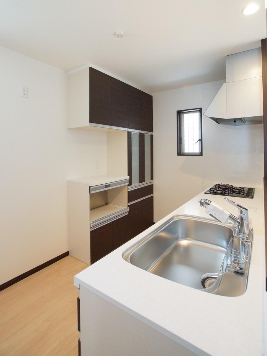 Same specifications photo (kitchen). Same specification kitchen Dish washing dryer Water purifier standard equipment