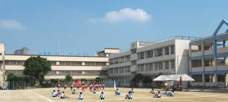 Primary school. Higashi-Osaka 500m up to municipal forest Kawachi Elementary School