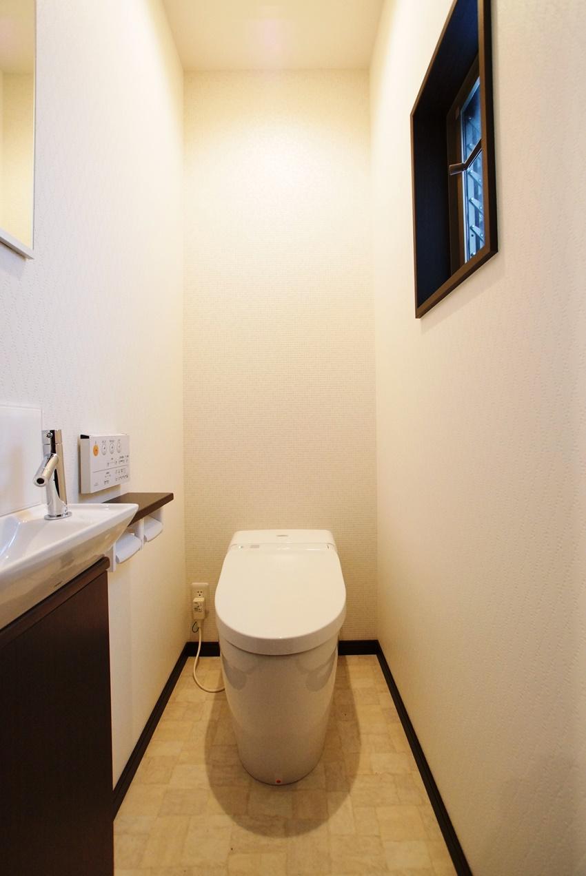 Toilet. Tankless toilet