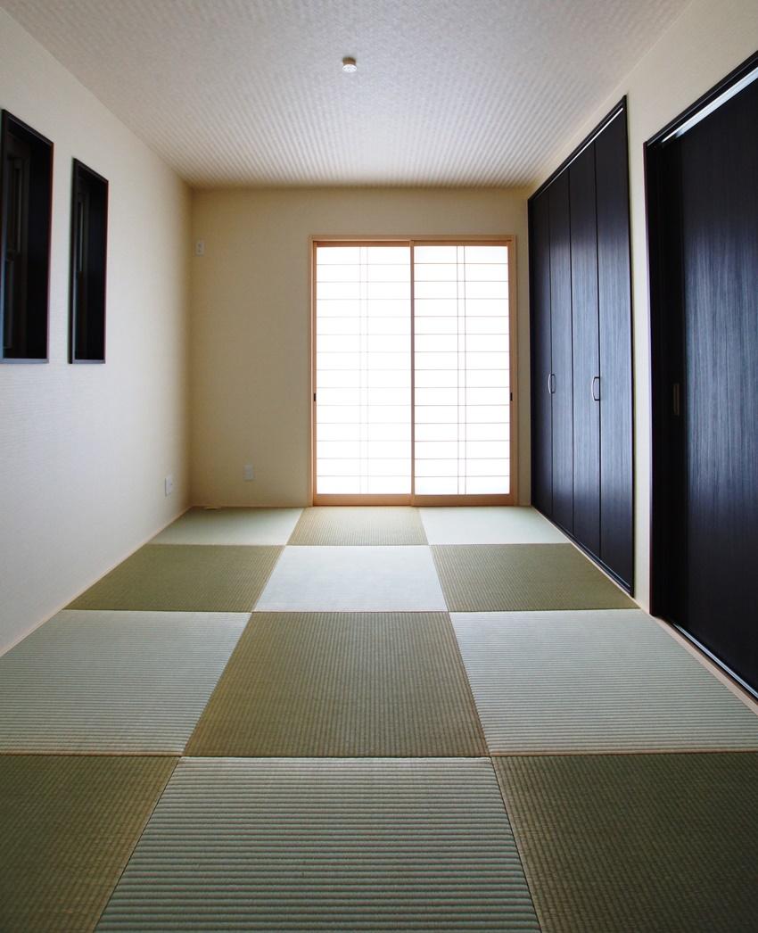 Other introspection. Japanese-style room that follow from living