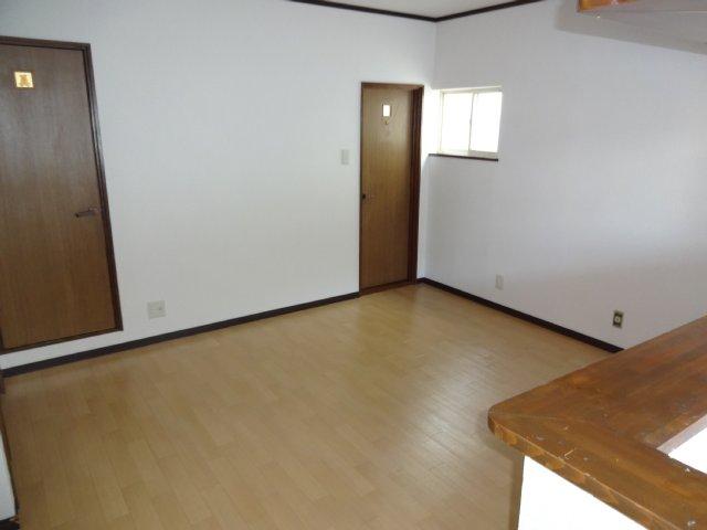 Living. Cross re-covered settled! 