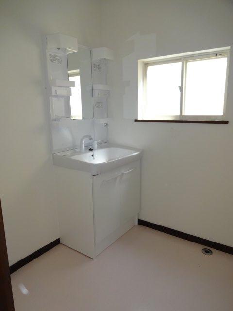 Wash basin, toilet. Replacement washbasin