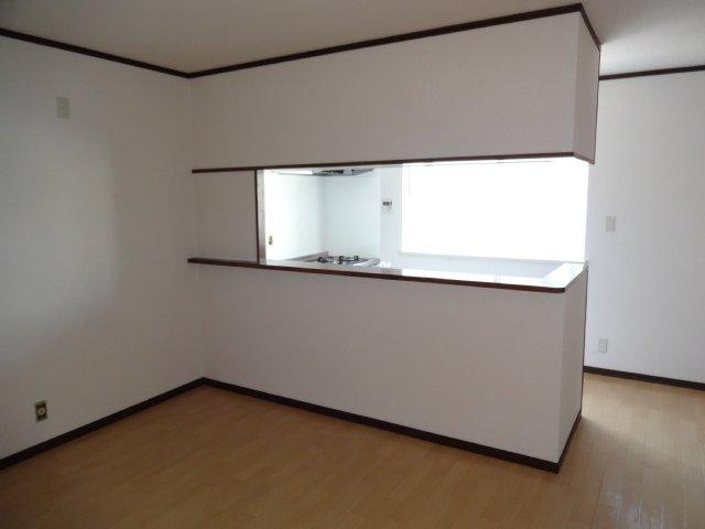 Living. Counter Kitchen