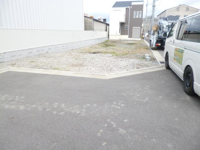 Local appearance photo. It is a quiet residential area