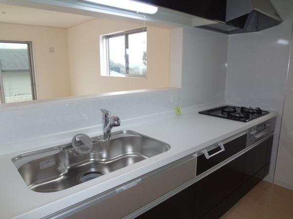 Same specifications photo (kitchen). Face-to-face kitchen where you can enjoy a conversation