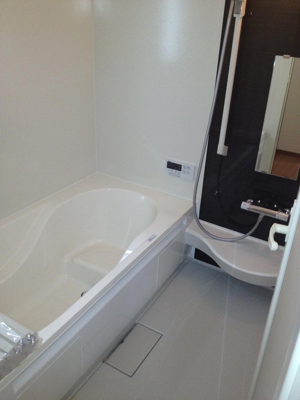 Bathroom. Spacious bathroom that can be bathing with children