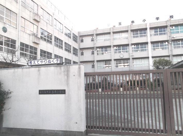 Primary school. Higashi Osaka Municipal sacred Shinto tree branch until the elementary school 414m