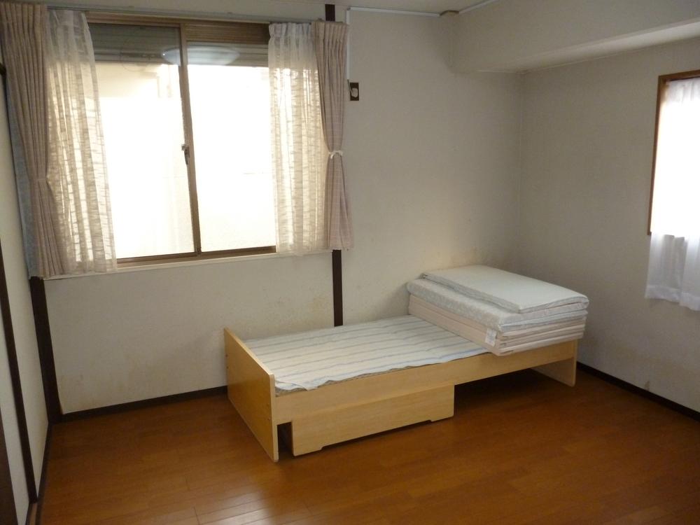 Non-living room. Indoor (12 May 2013) Shooting