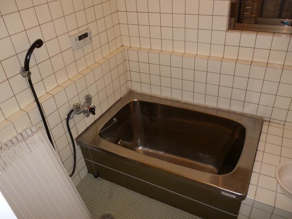 Bathroom. Indoor (12 May 2013) Shooting