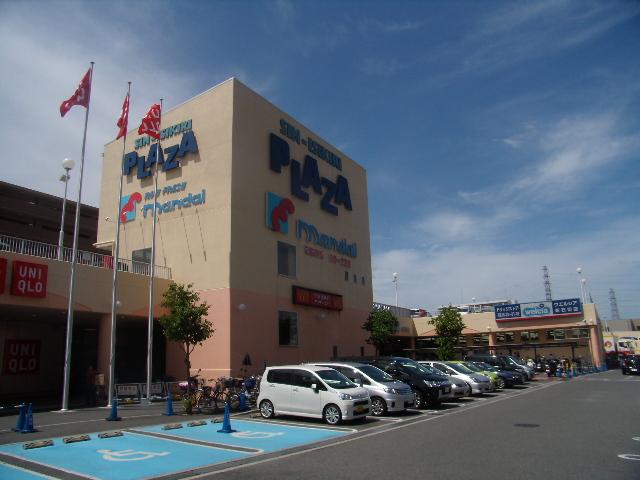 Supermarket. Bandai 800m McDonald's until the new Ishikiri shop, Werushia, Glasses market, Uniqlo, Located in Yoshihisaya bookstore also some of the "new quarrying Plaza"