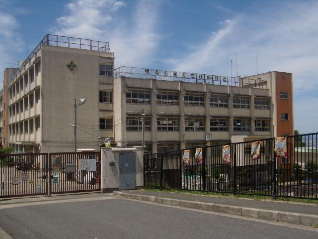 Primary school. Ishikiri 1100m to the East Elementary School