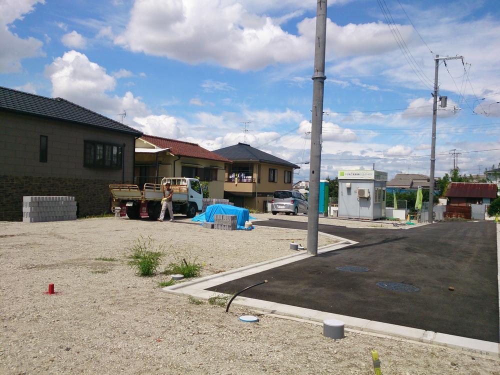 Local photos, including front road. Local (September 6, 2013) Shooting, It requires the development work, It is in good condition.