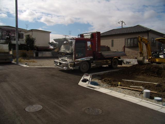 Local photos, including front road. Local (November 1, 2013) Shooting, No. 3 land construction start!