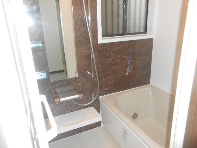 Bathroom. Bathing finished with white and brown two-tone. Is the texture that is calm.