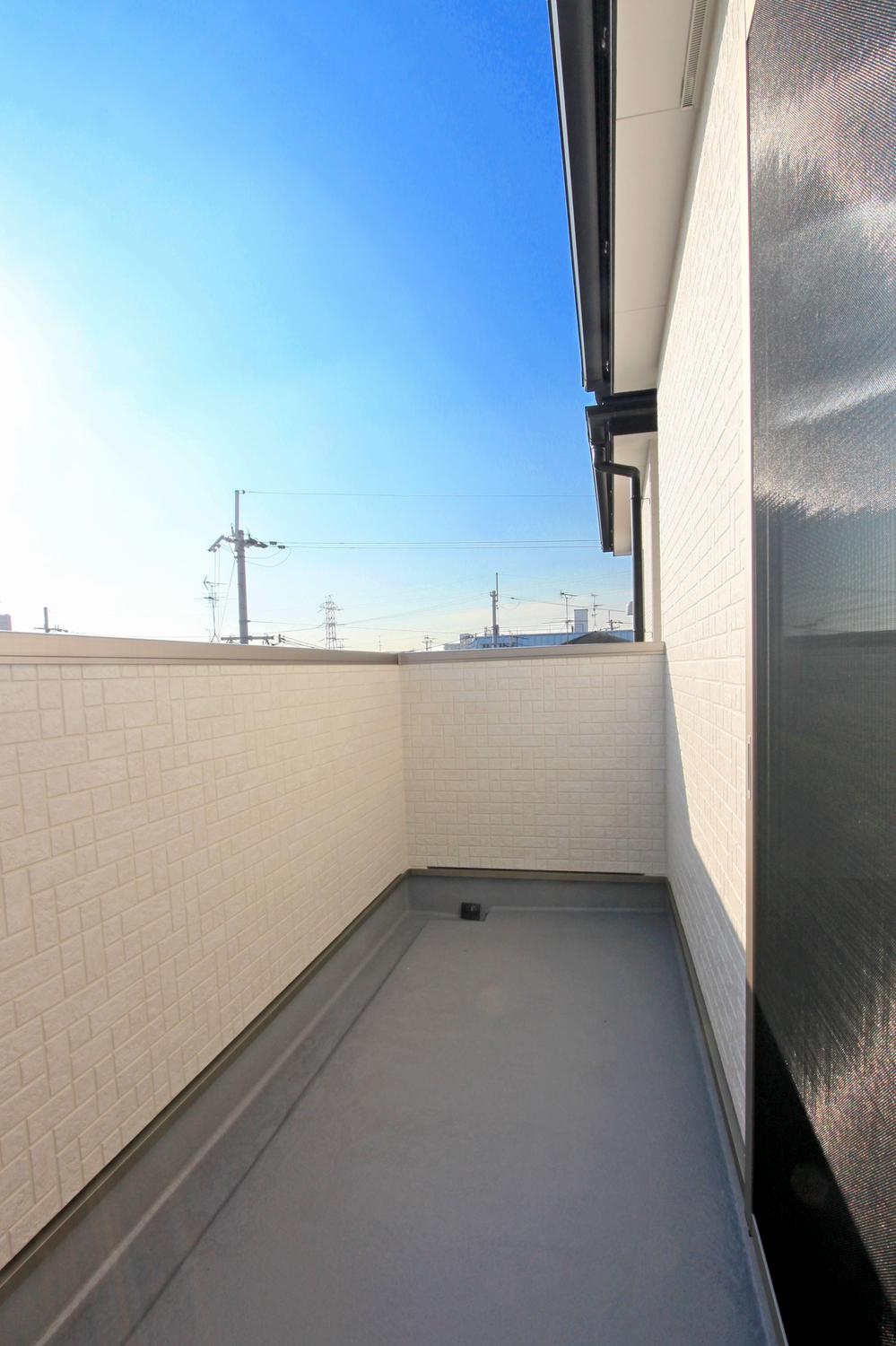 Balcony. ◆ balcony