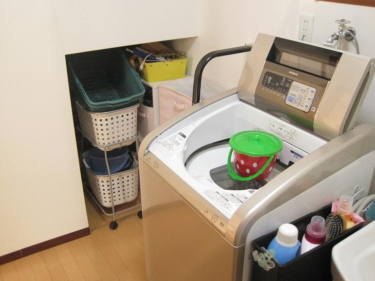 Non-living room. Storage is also a convenient washroom. 