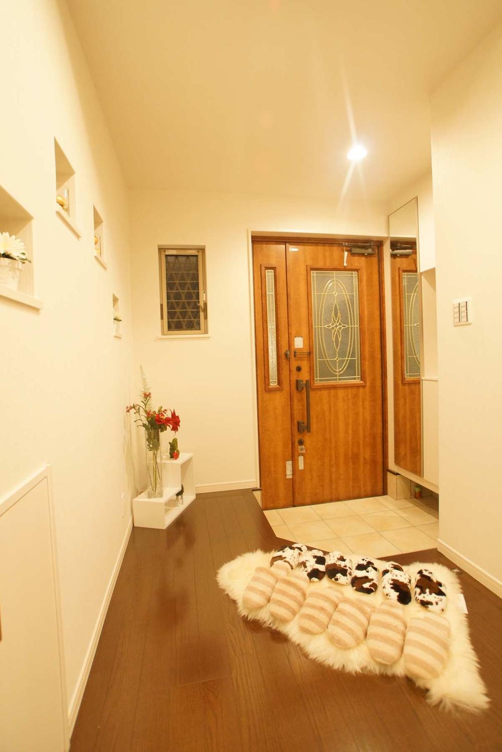 Entrance. With entrance hall also was spacious is, It has brought the room to house