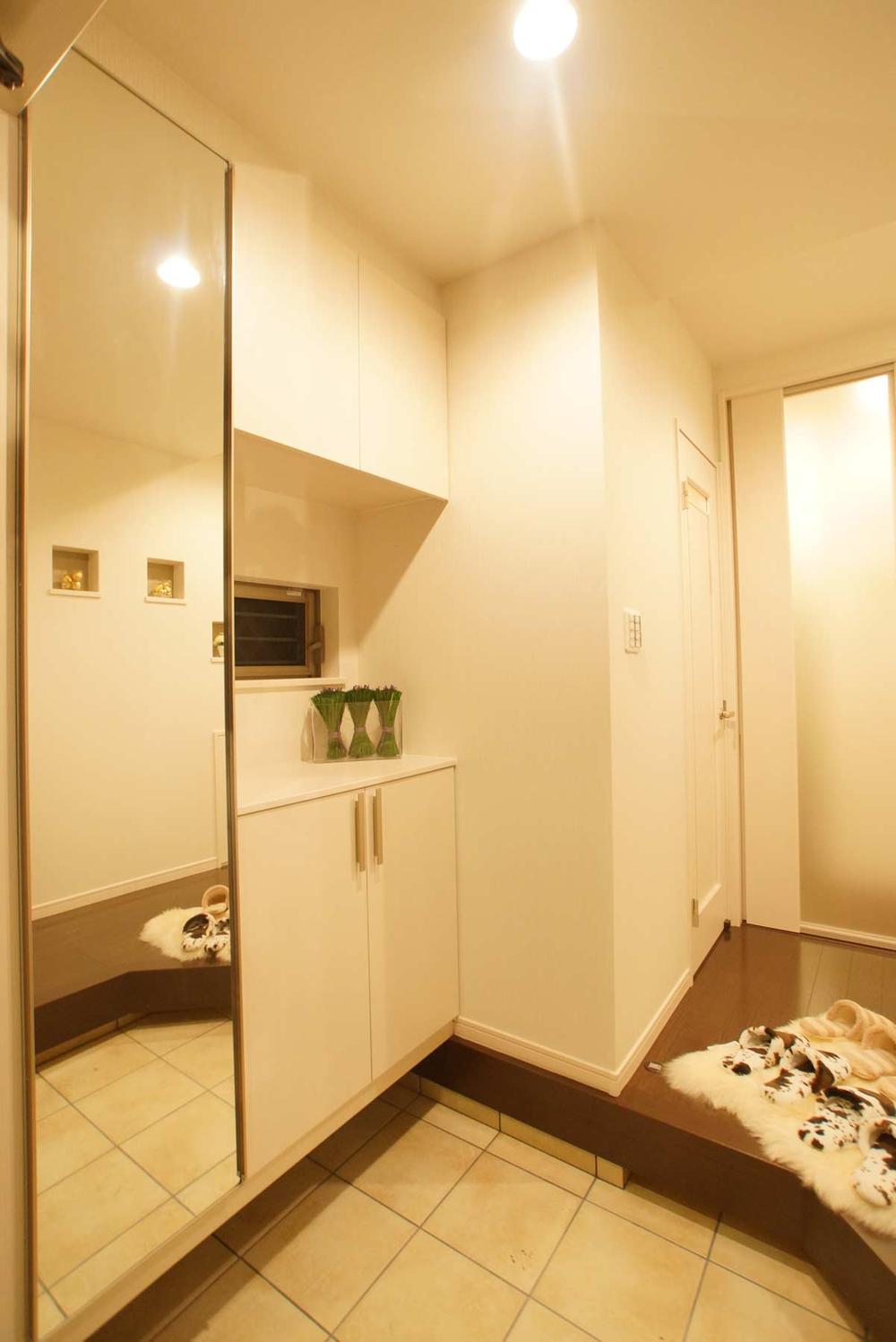 Receipt. Entrance storage. Family of shoes also Shimae here Ne.