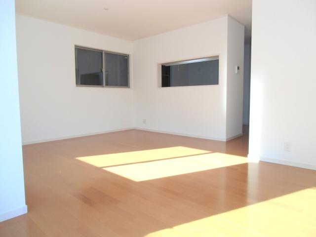 Same specifications photos (Other introspection). Bright living