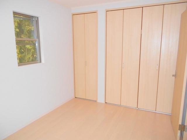 Same specifications photos (Other introspection). Bright Western-style