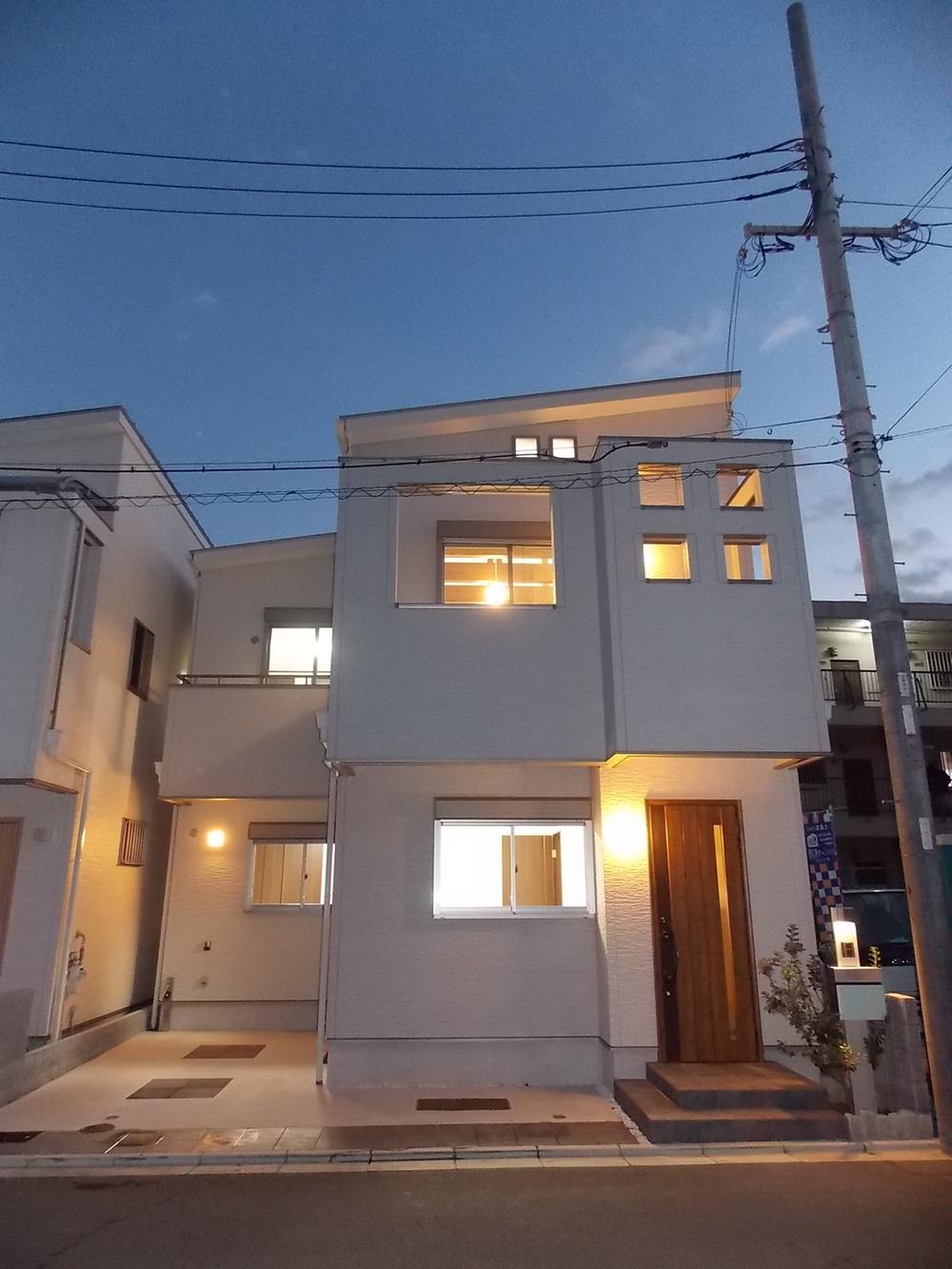 Local appearance photo. Tomo' was light and the white appearance may look light dusk